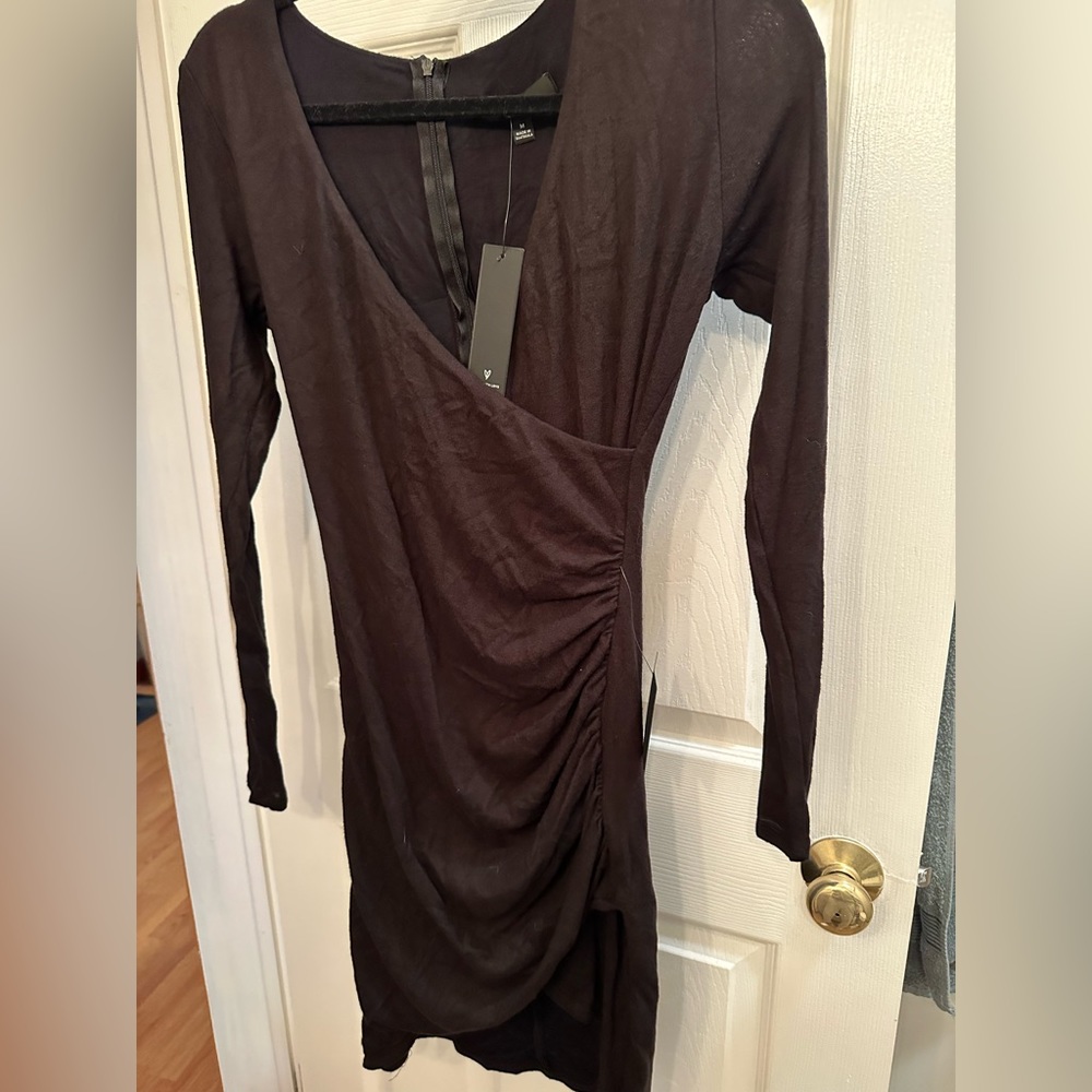 Black long sleeve v neck fitted dress